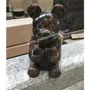 Statwa teddy illustrata għat-tifkira tat-tfal