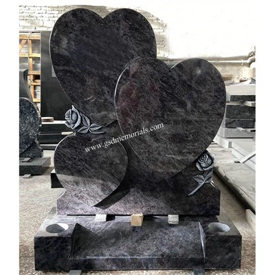 Qlub Triple bil-Ward Headstone